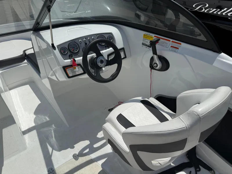 Slide: The Image of Tahoe 450TS 2020 - 10