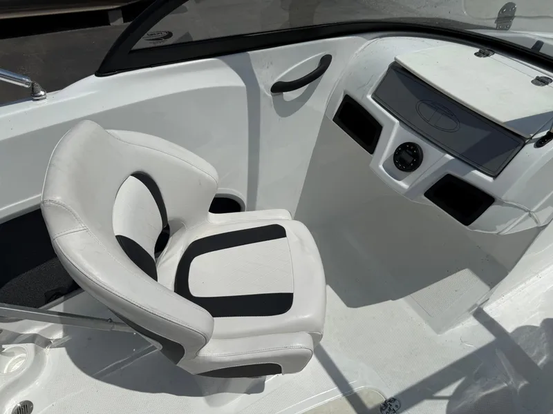 Slide: The Image of Tahoe 450TS 2020 - 13