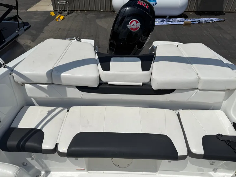 Slide: The Image of Tahoe 450TS 2020 - 14