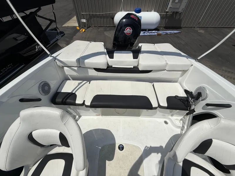 Slide: The Image of Tahoe 450TS 2020 - 15