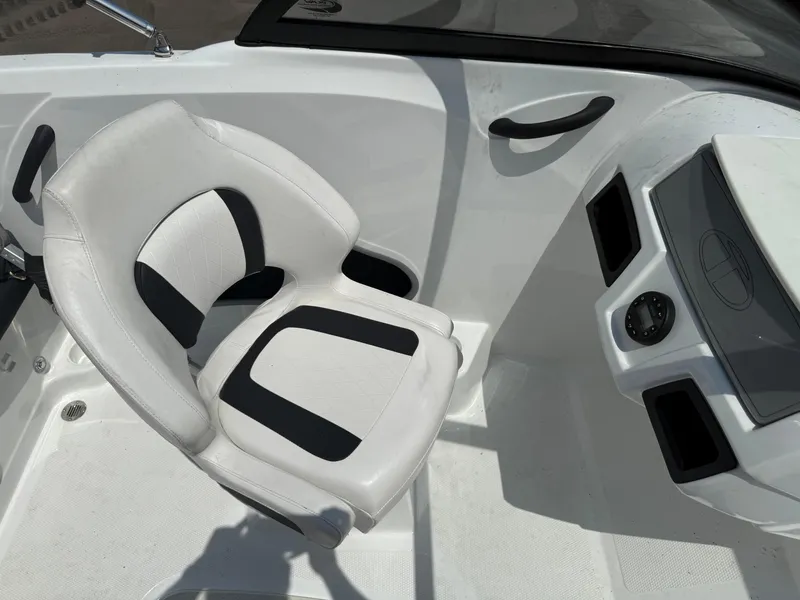 Slide: The Image of Tahoe 450TS 2020 - 16