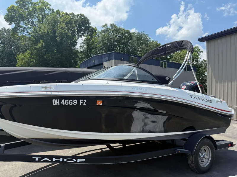 Slide: The Image of Tahoe 450TS 2020 - 2