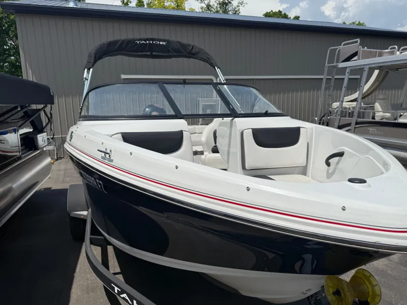 Slide: The Image of Tahoe 450TS 2020 - 3