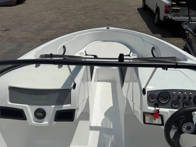 Slide: The Image of Tahoe 450TS 2020 - 8