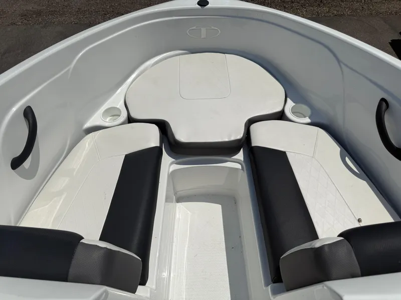 Slide: The Image of Tahoe 450TS 2020 - 9