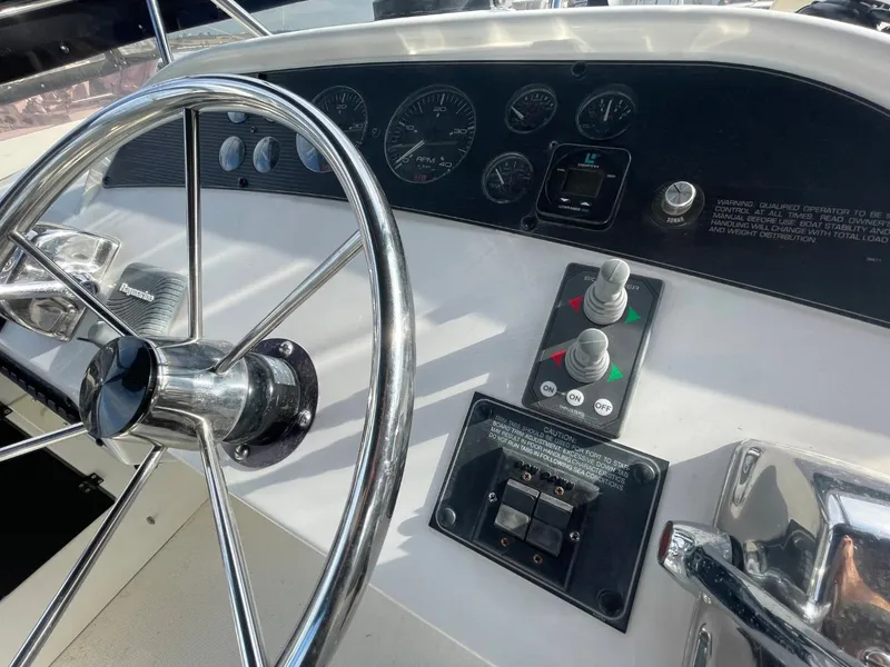 Slide: The Image of Steering wheel and controls of 1994 Bayliner 4788 Pilot House Motoryacht. - 47