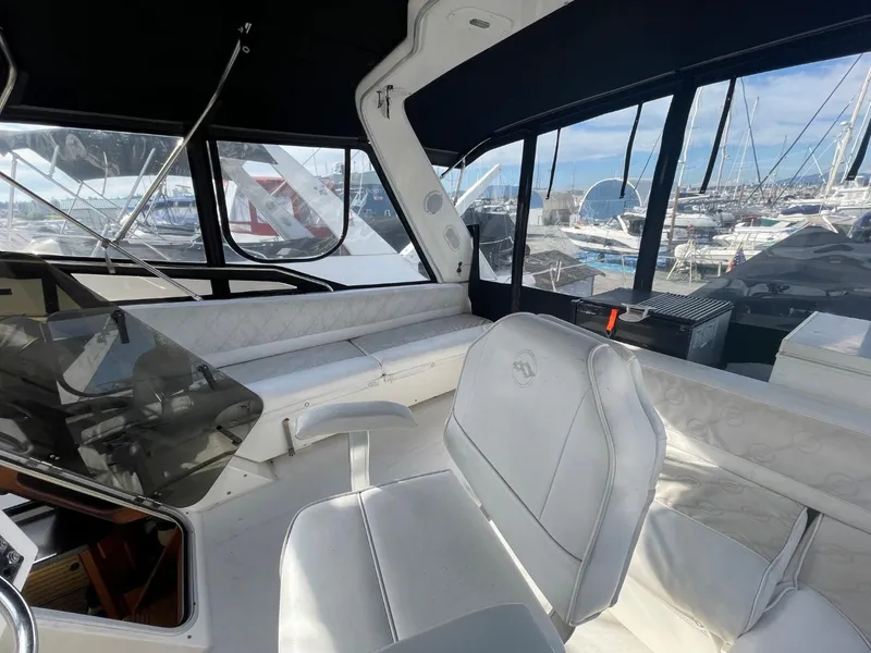 Slide: The Image of Bayliner 4788 Pilot House Motoryacht 1994 - 50