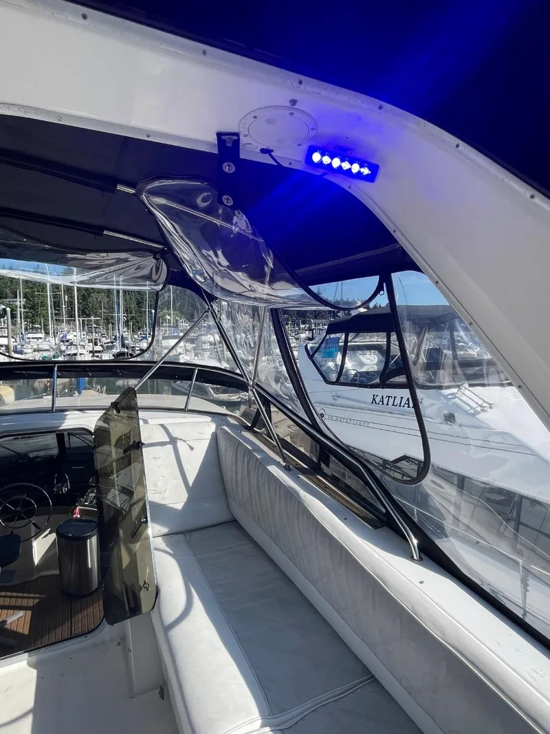 Slide: The Image of Bayliner 4788 Pilot House Motoryacht 1994 - 51