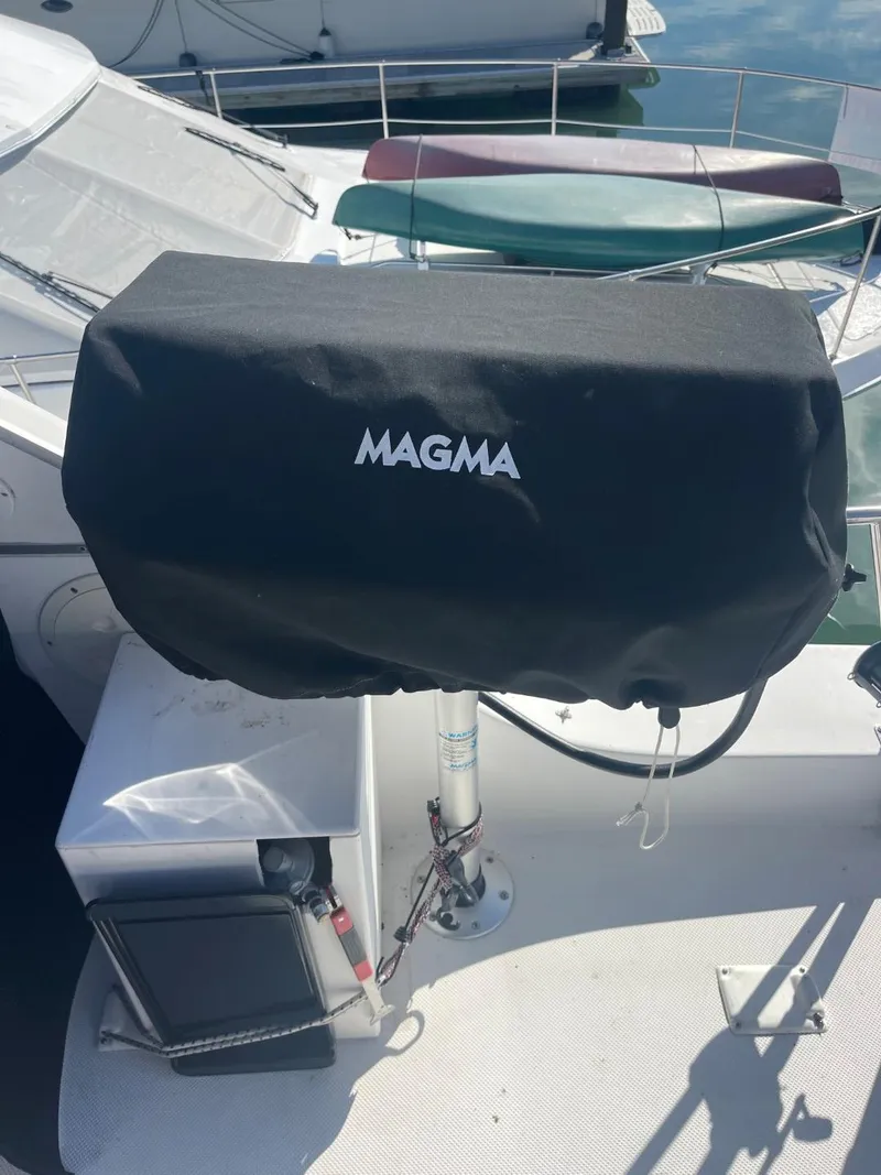 Slide: The Image of Bayliner 4788 Pilot House Motoryacht 1994 - 57