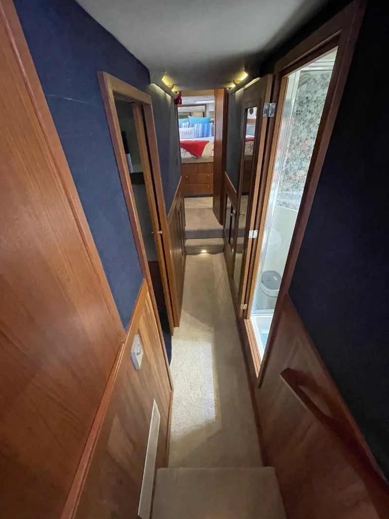 Slide: The Image of Bayliner 4788 Pilot House Motoryacht 1994 - 64