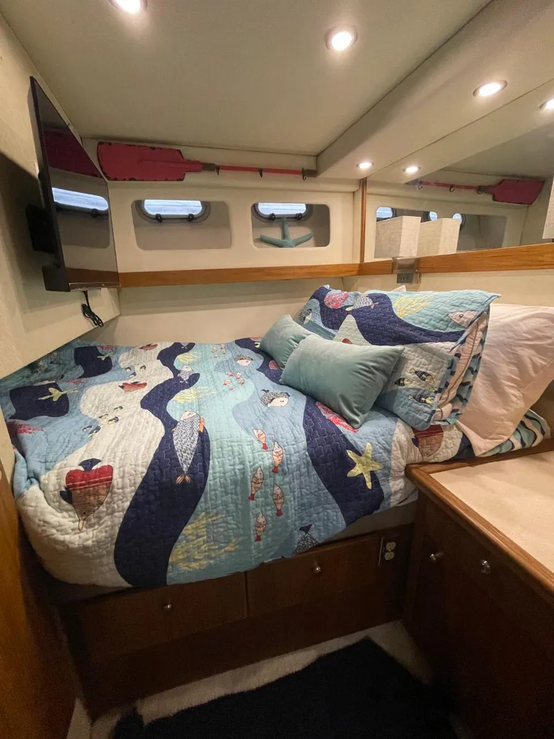 Slide: The Image of Bayliner 4788 Pilot House Motoryacht 1994 - 66