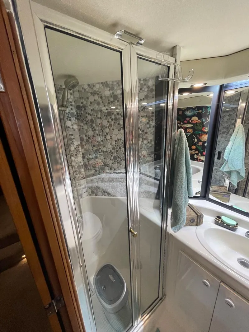 Slide: The Image of Bayliner 4788 Pilot House Motoryacht 1994 - 70