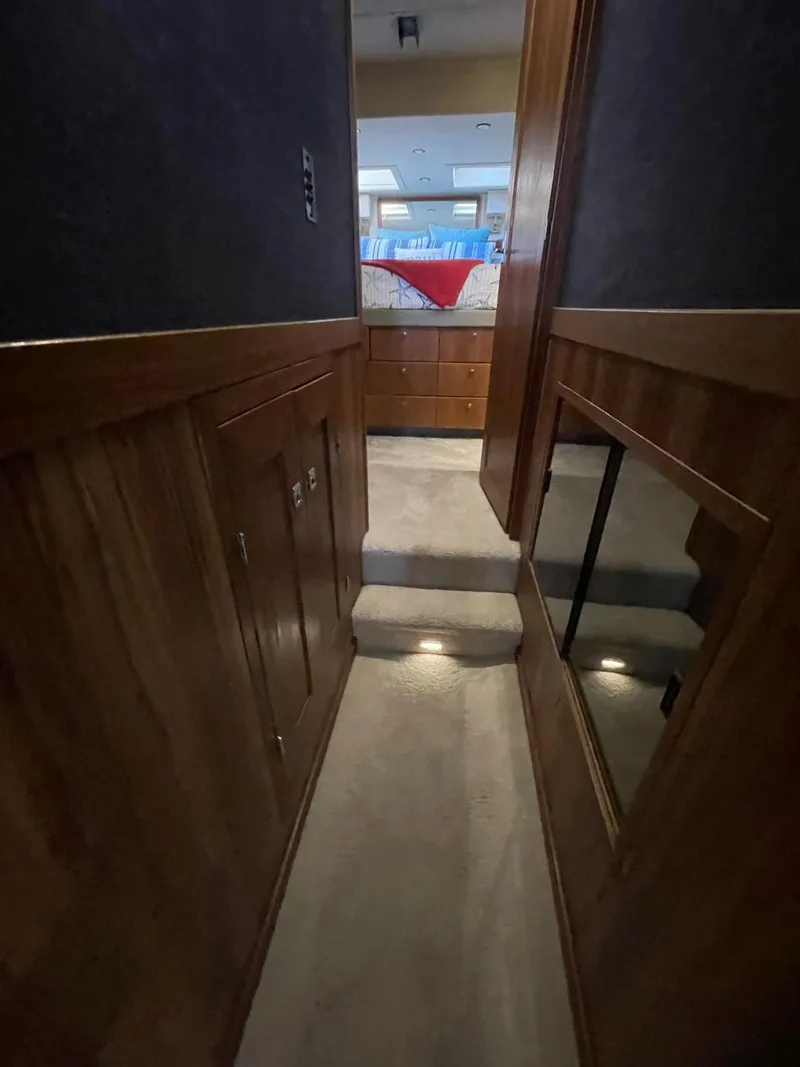 Slide: The Image of Bayliner 4788 Pilot House Motoryacht 1994 - 71