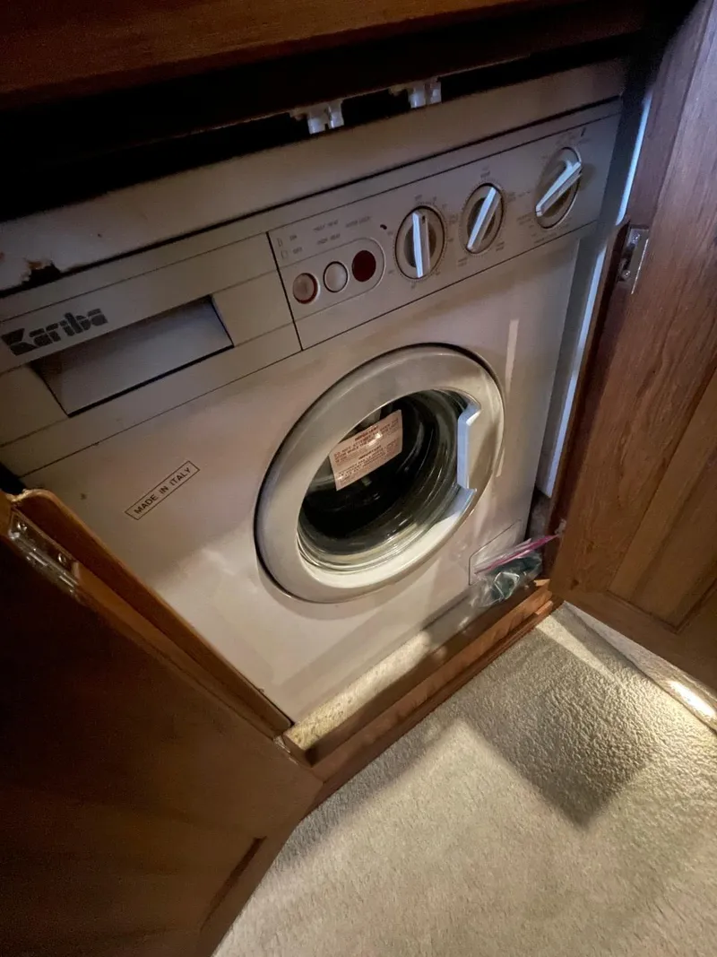 Slide: The Image of Bayliner 4788 Pilot House Motoryacht 1994 - 72