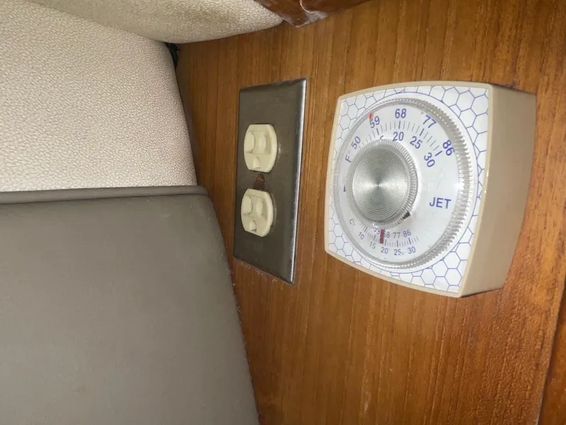 Slide: The Image of Bayliner 4788 Pilot House Motoryacht 1994 - 79