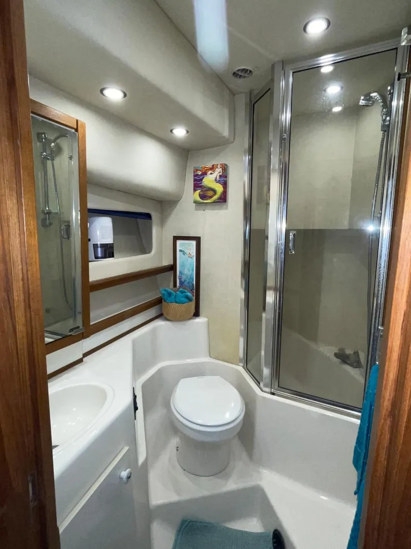 Slide: The Image of Bayliner 4788 Pilot House Motoryacht 1994 - 81