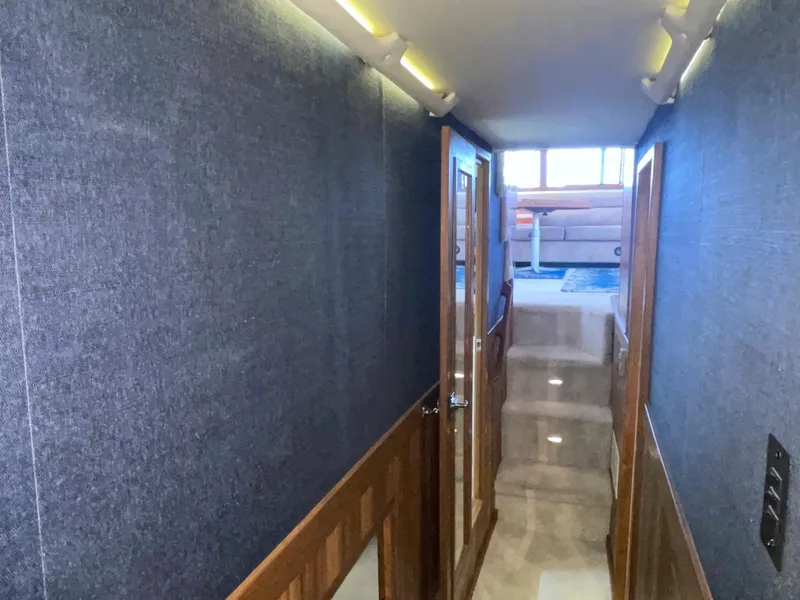 Slide: The Image of Bayliner 4788 Pilot House Motoryacht 1994 - 82