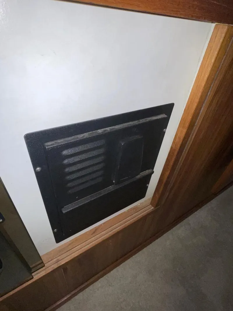 Slide: The Image of Bayliner 4788 Pilot House Motoryacht 1994 - 84