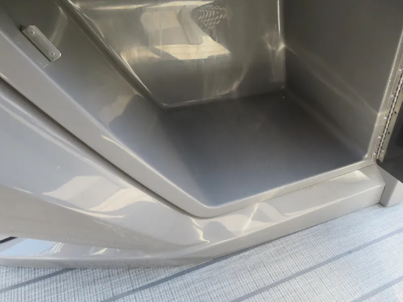 Slide: The Image of Avalon 2785 Excalibur Carbon Elite | Performance Tri toon | Sarasota, FL 34239 2026 - 57