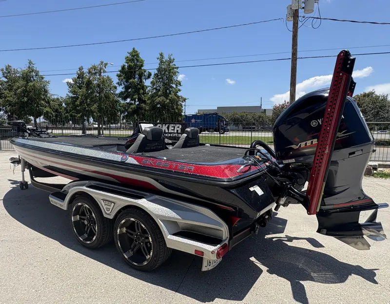 Slide: The Image of 2018 Skeeter FX 21 bass boat with Yamaha outboard motor on a trailer. - 8