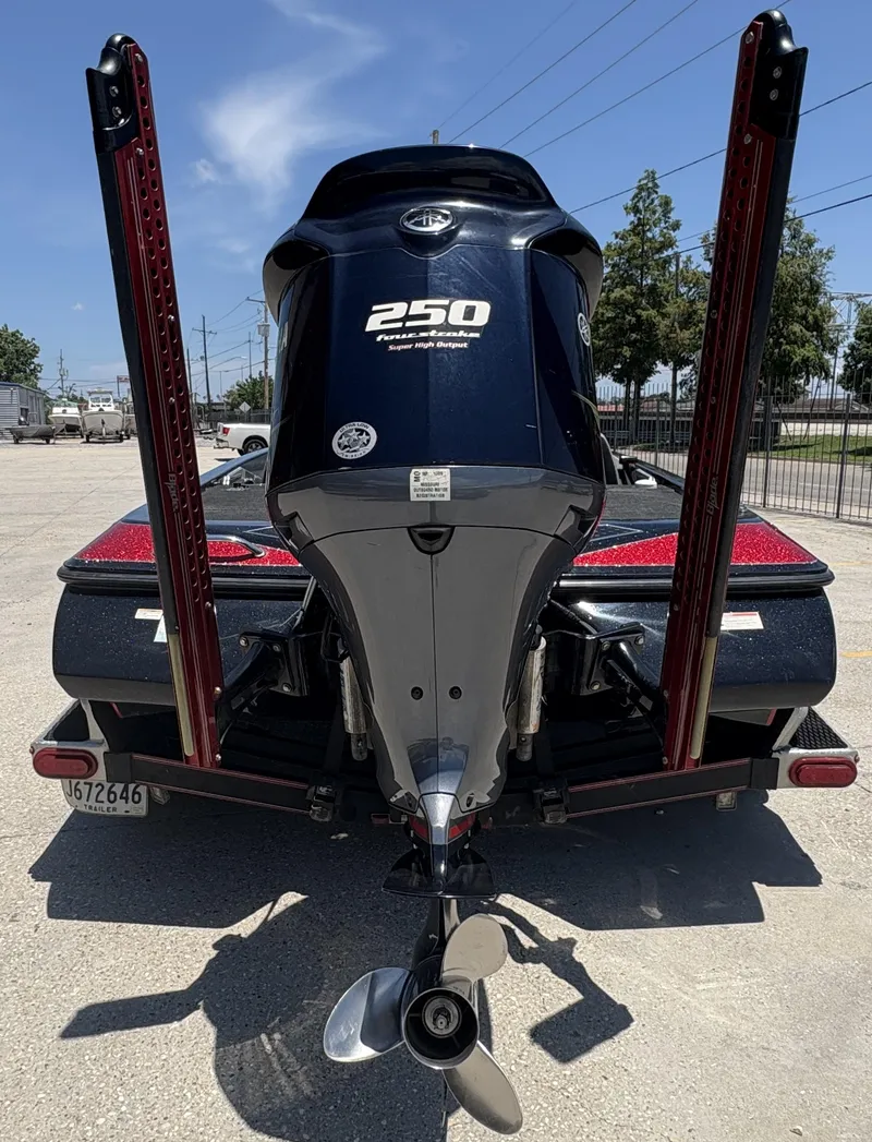Slide: The Image of 2018 Skeeter FX 21 boat with powerful 250 horsepower engine, rear view. - 9