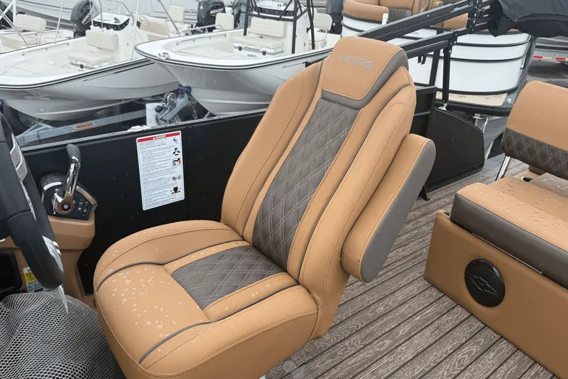 Slide: The Image of Harris Cruiser 230 2026 - 14
