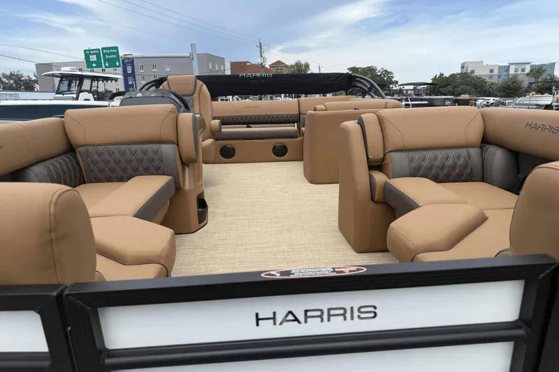 Slide: The Image of Harris Cruiser 210 2026 - 38