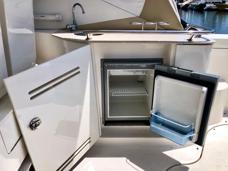 Slide: The Image of Sea Ray 350 DA 2008 - 19