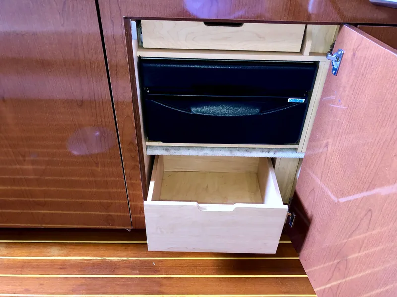 Slide: The Image of Sea Ray 350 DA 2008 - 25