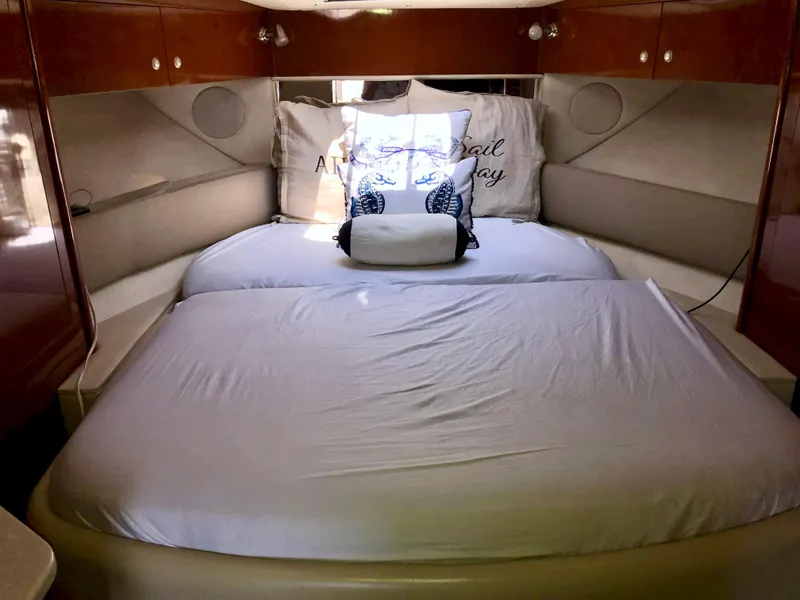 Slide: The Image of Sea Ray 350 DA 2008 - 29