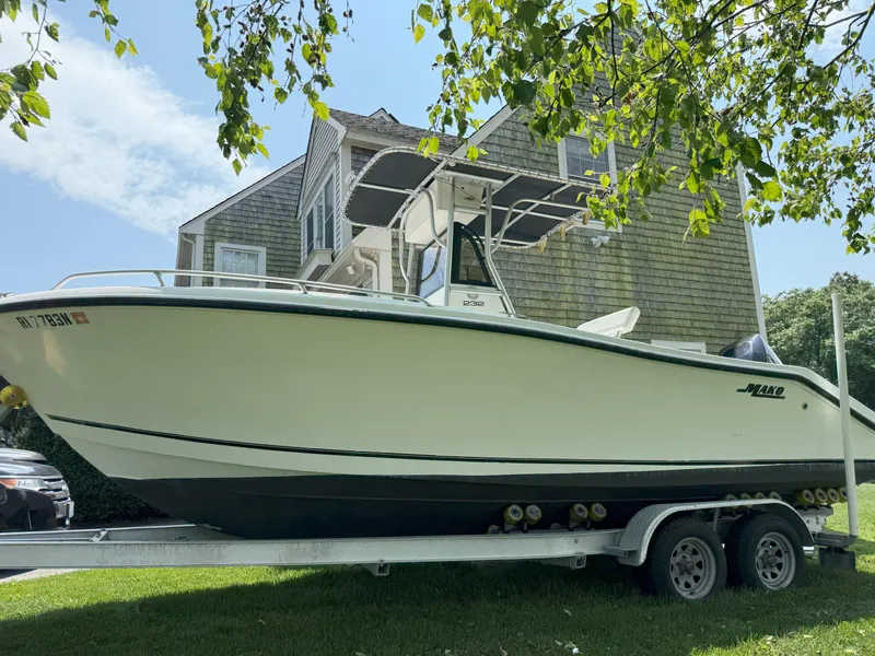 Slide: The Image of Mako 232 Center Console 2002 - 2
