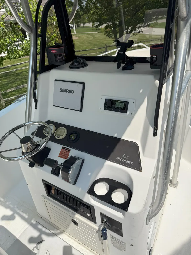 Slide: The Image of Mako 232 Center Console 2002 - 4