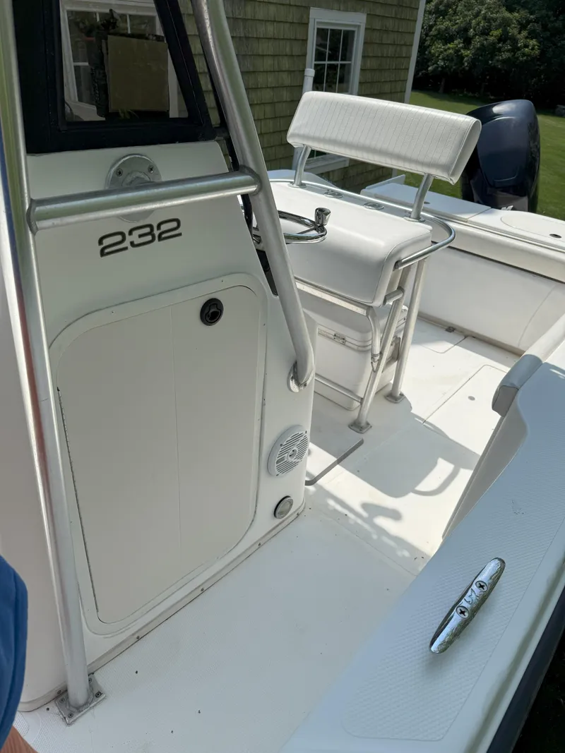 Slide: The Image of Mako 232 Center Console 2002 - 6