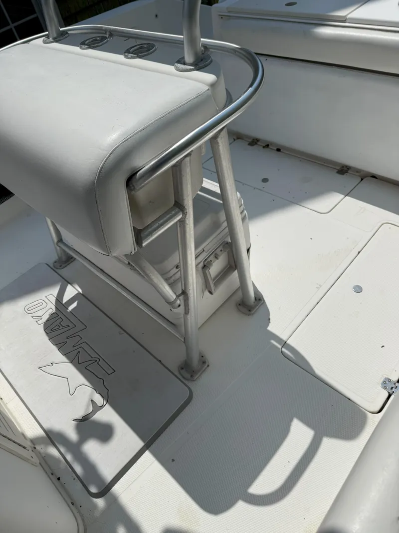 Slide: The Image of Mako 232 Center Console 2002 - 8