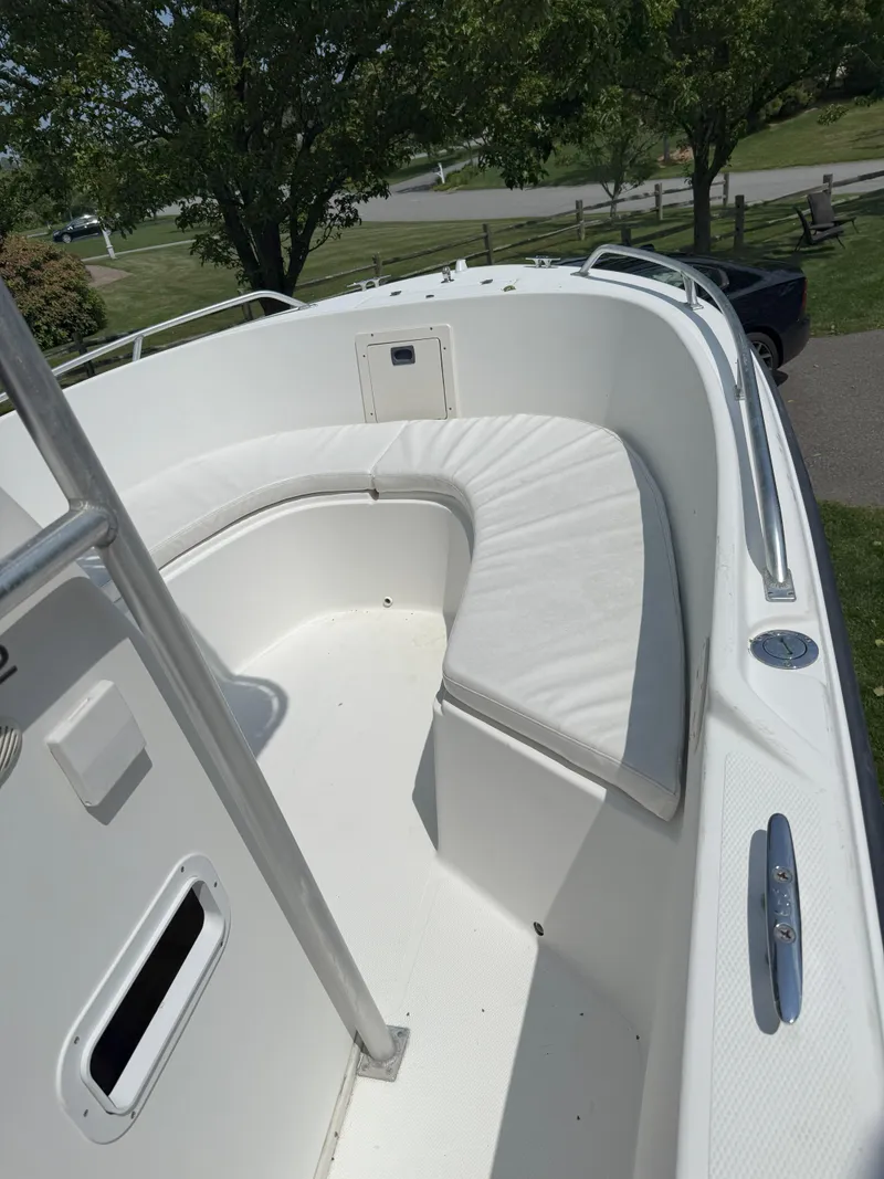 Slide: The Image of Mako 232 Center Console 2002 - 9