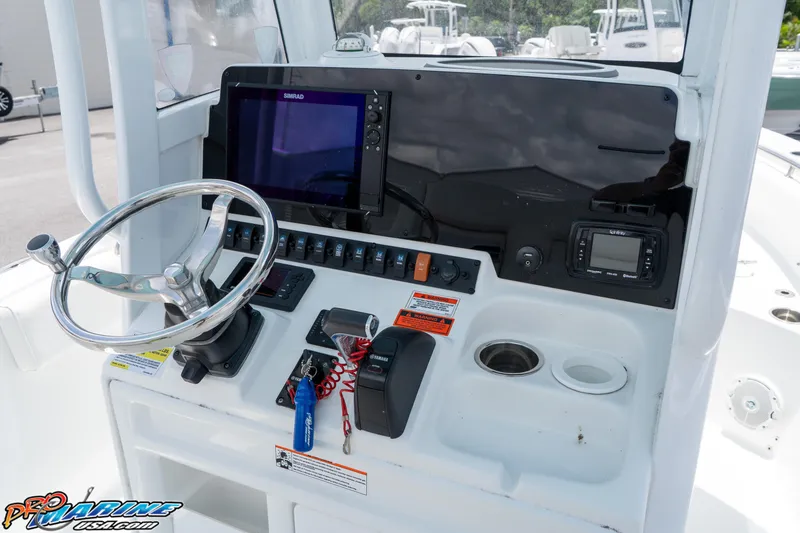 Slide: The Image of Sea Hunt Ultra 235 SE 2018 - 17