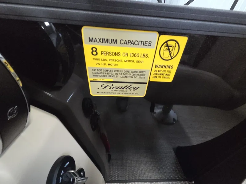 Slide: The Image of Bentley Pontoons LE 180 CR 2026 - 17