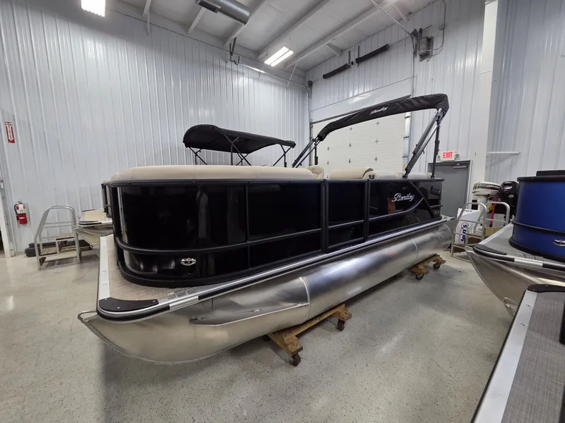 Slide: The Image of Bentley Pontoons LE 180 CR 2026 - 3