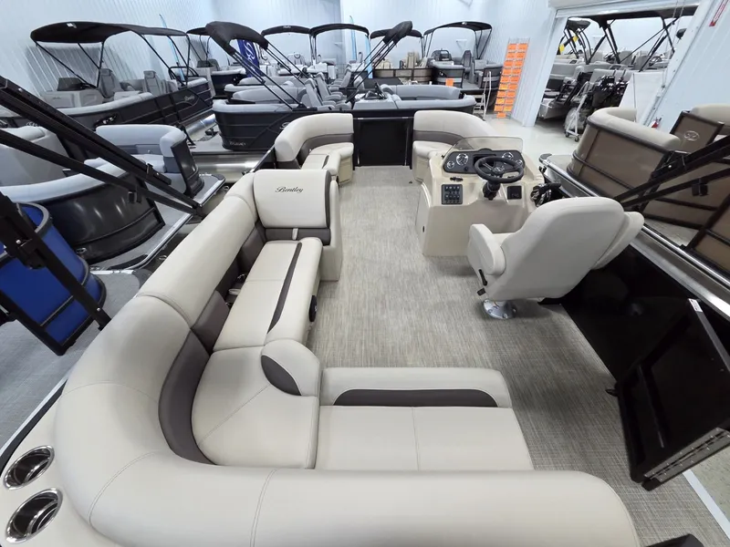 Slide: The Image of Bentley Pontoons LE 180 CR 2026 - 5