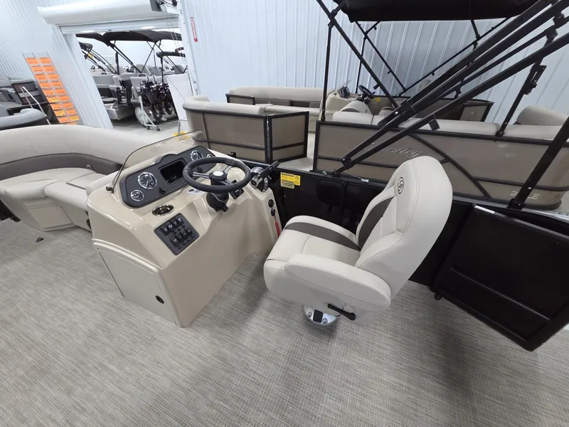 Slide: The Image of Bentley Pontoons LE 180 CR 2026 - 7