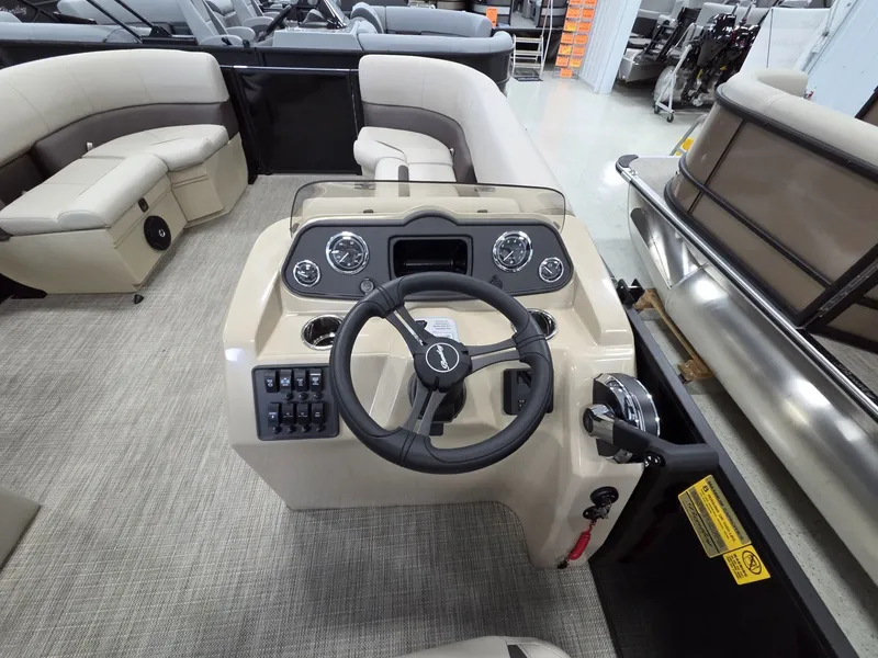 Slide: The Image of Bentley Pontoons LE 180 CR 2026 - 8