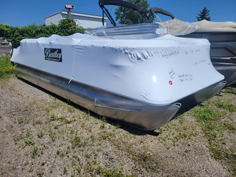 Slide: The Image of Bentley Pontoons Legacy 220 Navigator 2026 - 2