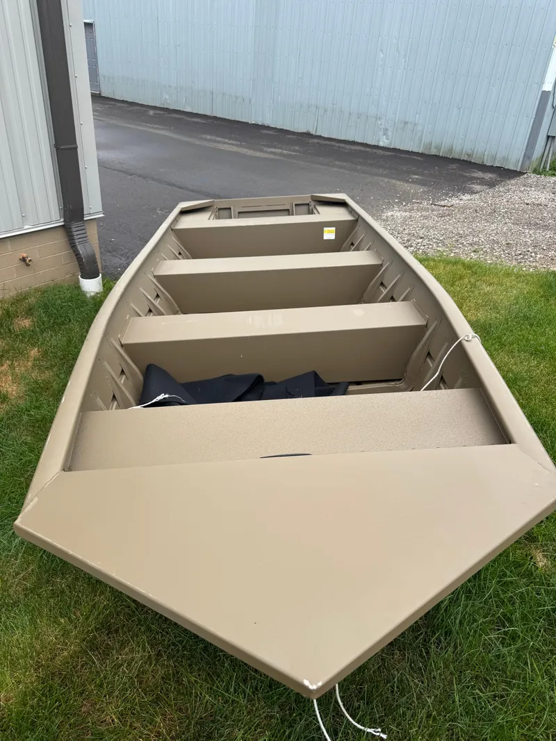 Slide: The Image of Aluminum boat G3 1852 WSOF 2025 model on grass near building. - 3