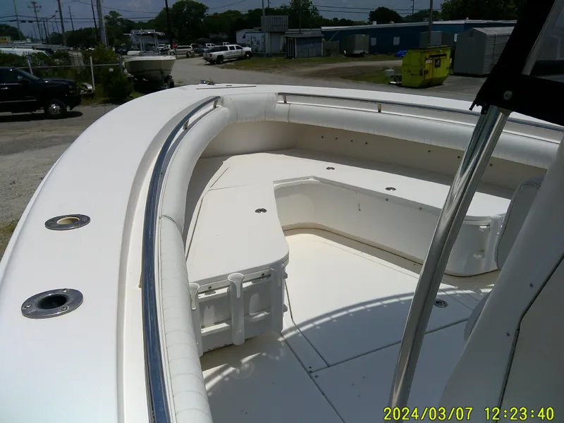 Slide: The Image of 2006 McKee Craft FREEDOM TE 28 boat interior with seating and rod holders. - 15