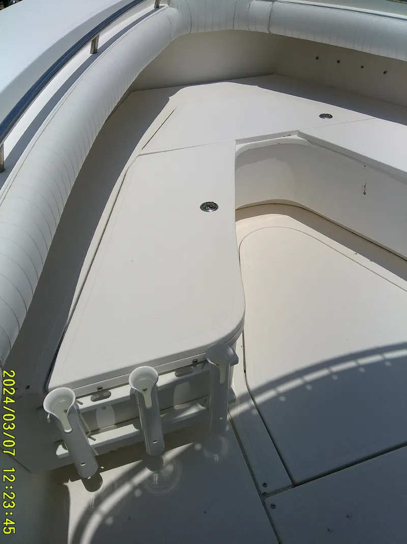 Slide: The Image of 2006 McKee Craft FREEDOM TE 28 boat interior with seating and rod holders. - 16