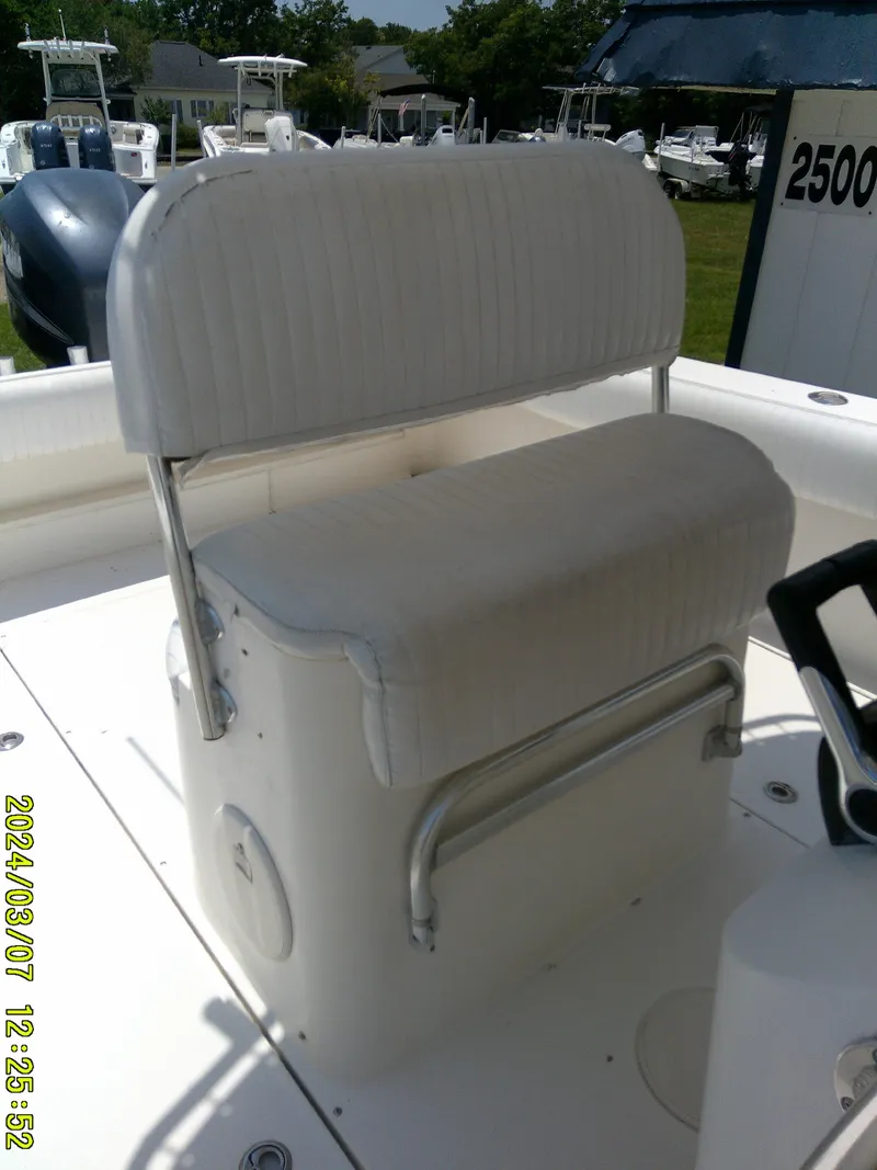 Slide: The Image of 2006 McKee Craft FREEDOM TE 28 boat seat with white upholstery and metal frame. - 34