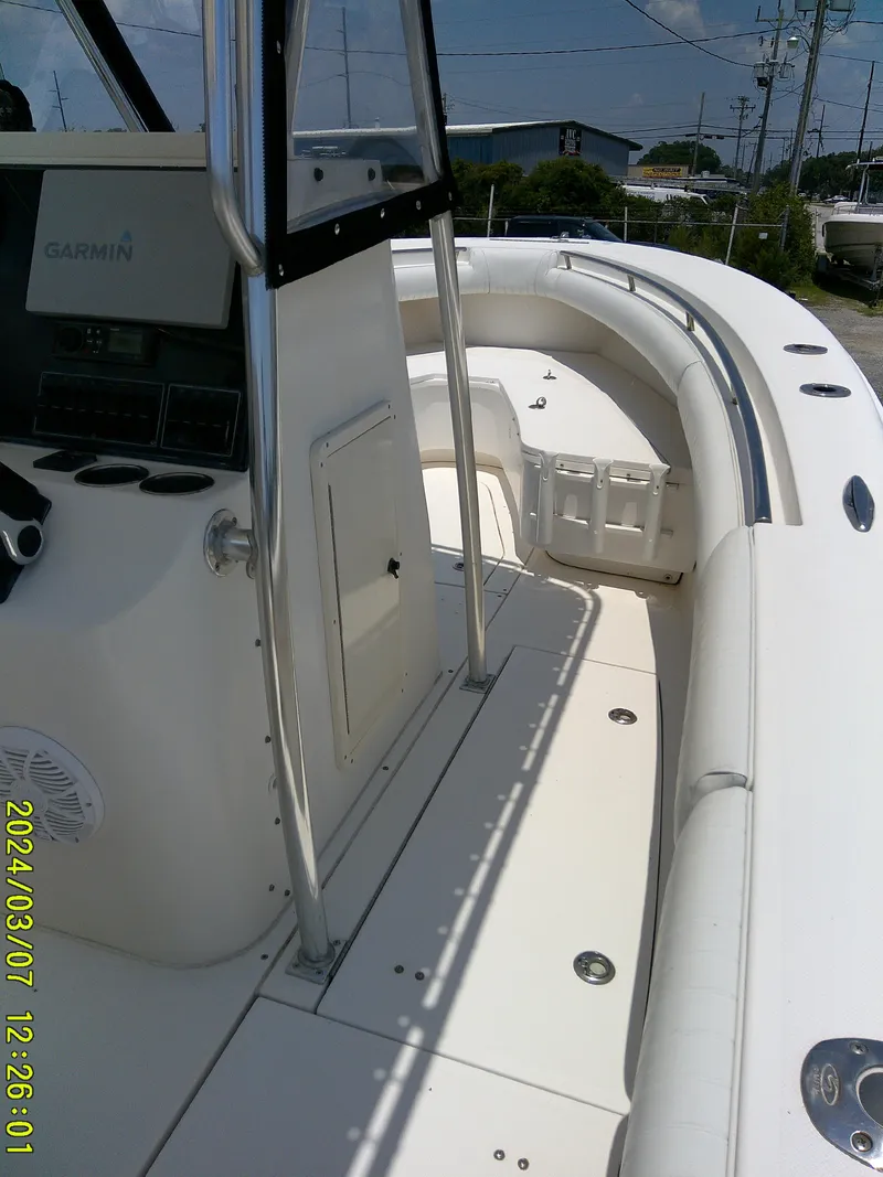 Slide: The Image of 2006 McKee Craft FREEDOM TE 28 boat interior with Garmin equipment and spacious seating. - 36