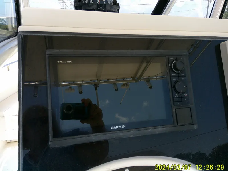 Slide: The Image of Garmin GPSmap XSV on 2006 McKee Craft FREEDOM TE 28 boat dashboard. - 41