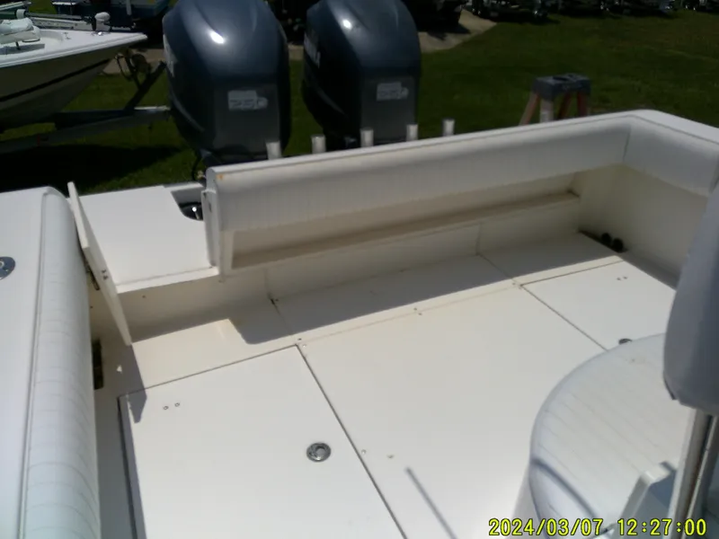 Slide: The Image of 2006 McKee Craft FREEDOM TE 28 boat interior with dual engines. - 45