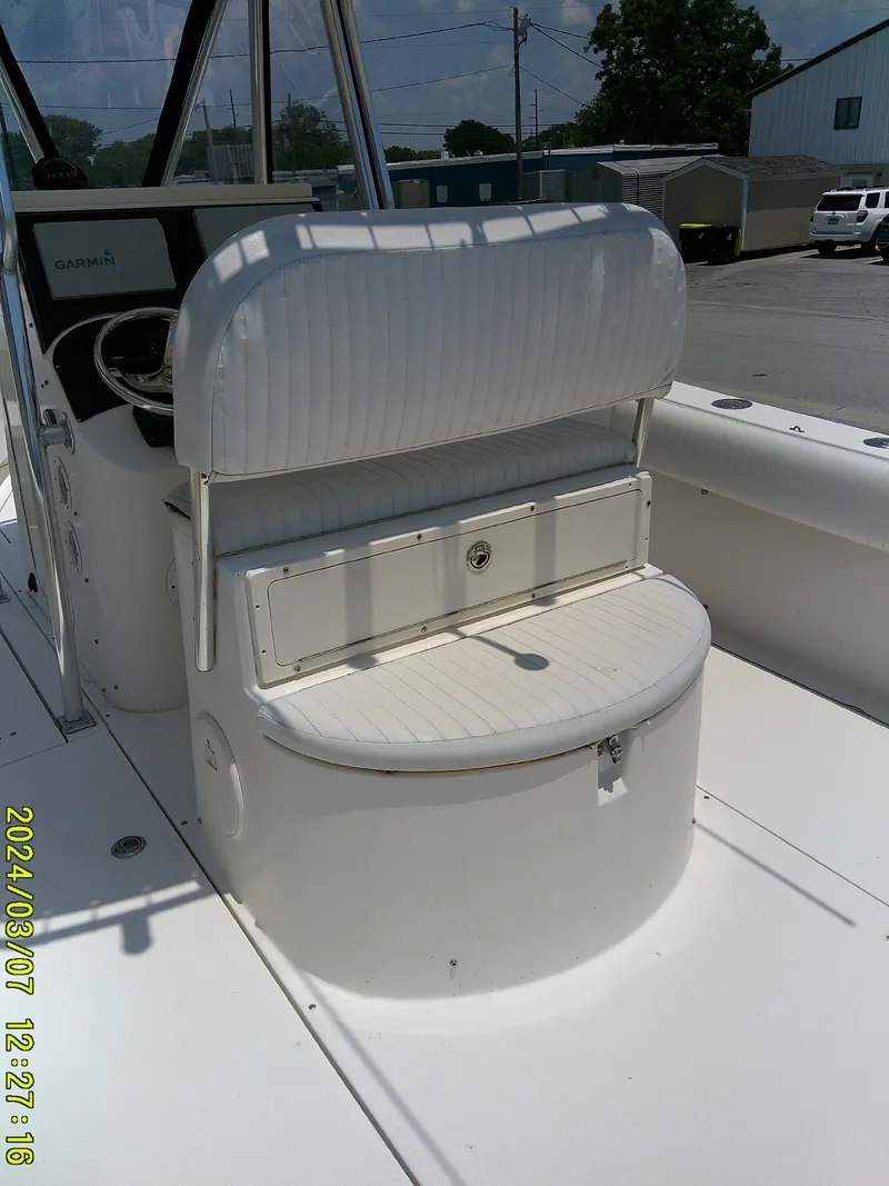 Slide: The Image of 2006 McKee Craft FREEDOM TE 28 boat interior with seating and console. - 48